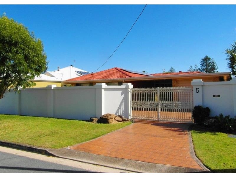 5 St  Andrews Avenue, Isle Of Capri QLD 4217