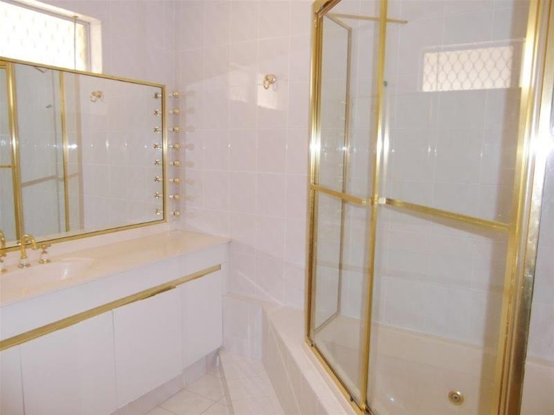 5 St  Andrews Avenue, Isle Of Capri QLD 4217