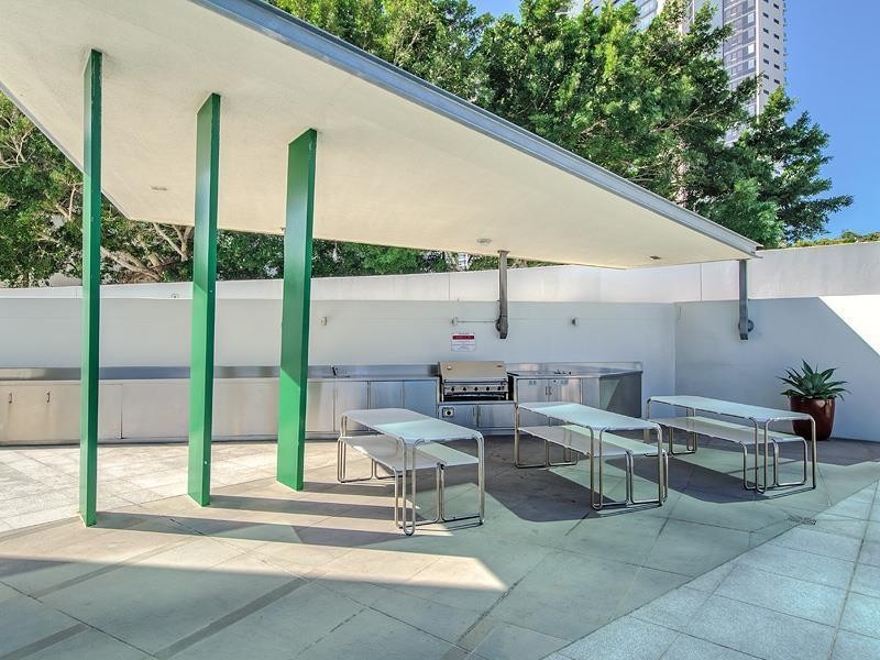 4 Wahroonga Place ‘Avalon’, Surfers Paradise QLD 4217