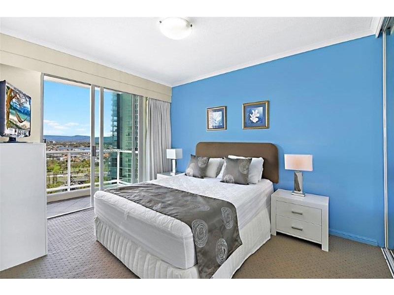 15 Breaker Street, Main Beach QLD 4217