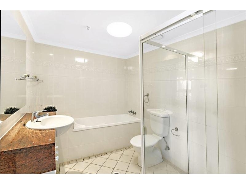 15 Breaker Street, Main Beach QLD 4217