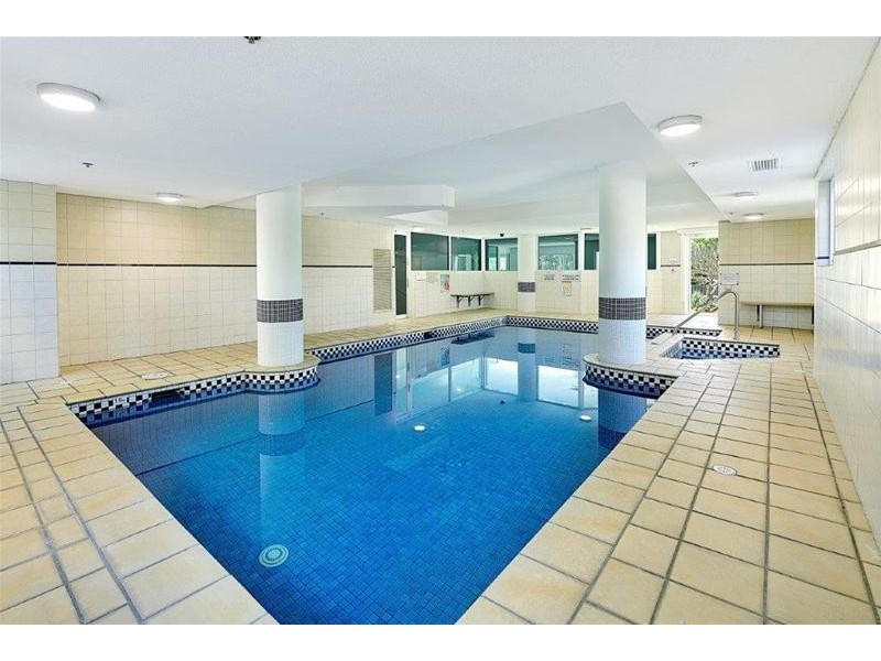 15 Breaker Street, Main Beach QLD 4217