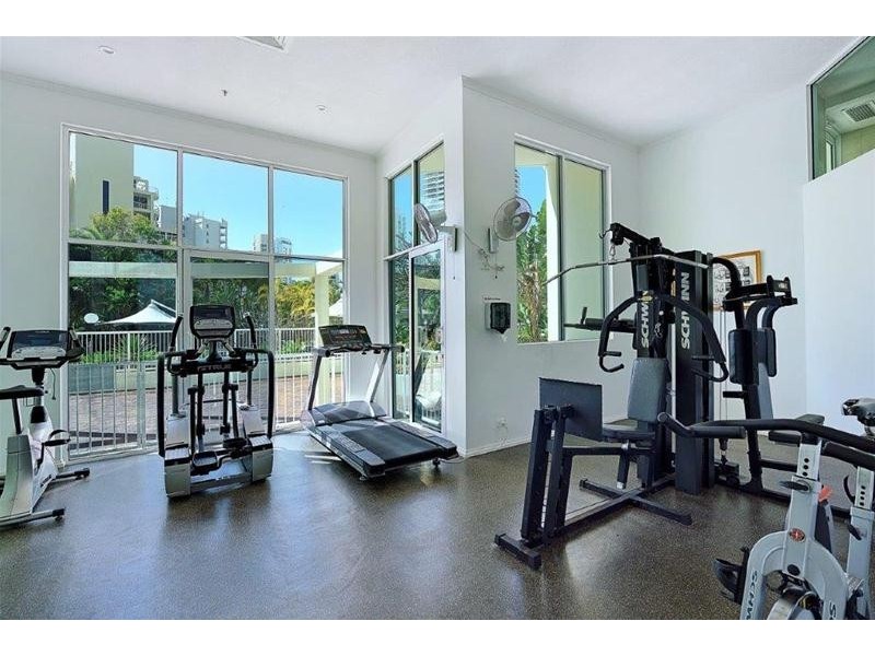 15 Breaker Street, Main Beach QLD 4217