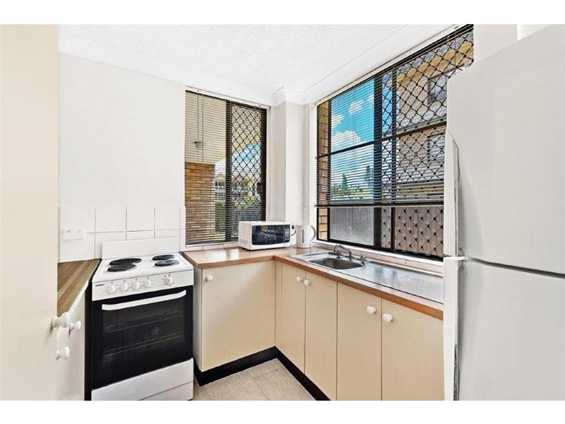 2/11 Stanhill Drive, Surfers Paradise QLD 4217