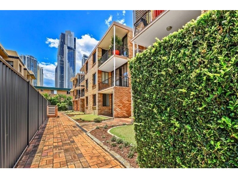2/11 Stanhill Drive, Surfers Paradise QLD 4217
