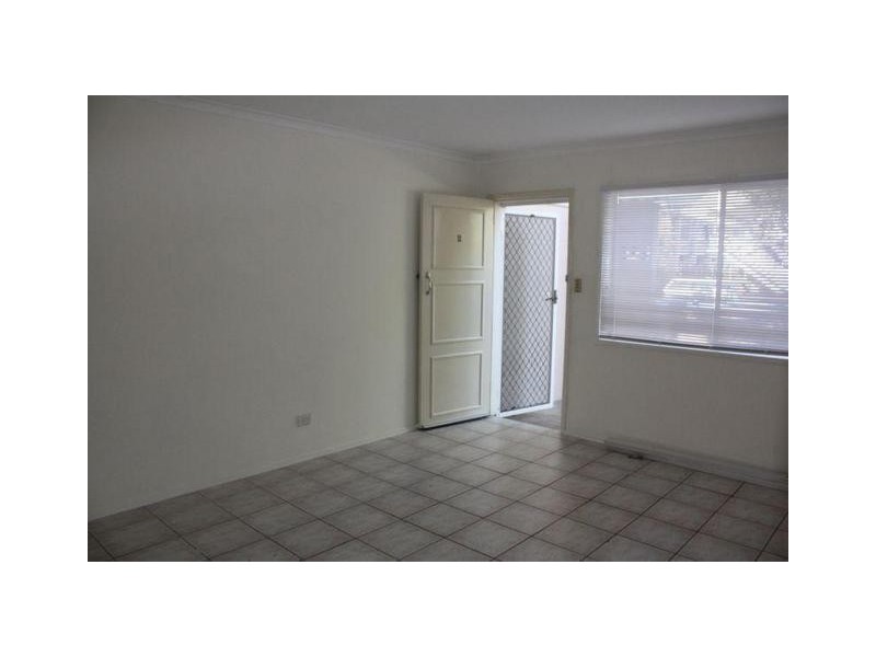 2/6 Weemala Street, Chevron Island QLD 4217