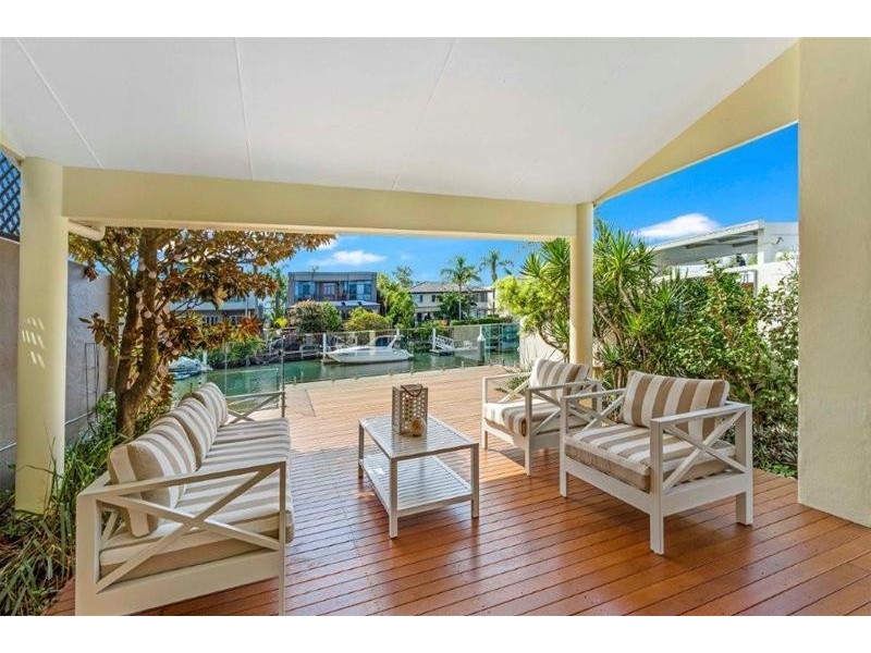 2/133 Stanhill Drive, Chevron Island QLD 4217