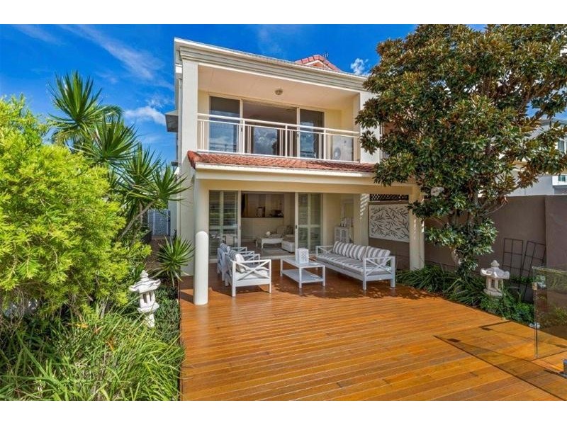 2/133 Stanhill Drive, Chevron Island QLD 4217