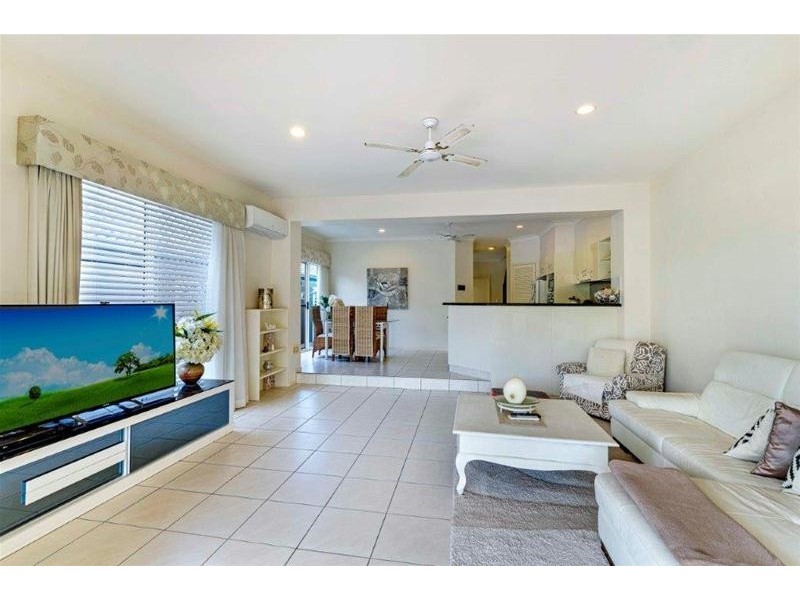 2/133 Stanhill Drive, Chevron Island QLD 4217