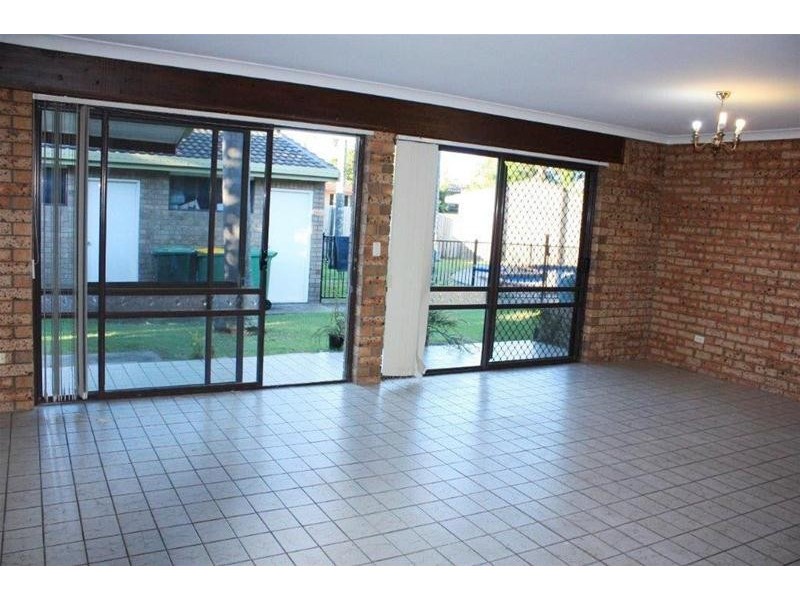 2/4 Duet Drive, Mermaid Waters QLD 4218