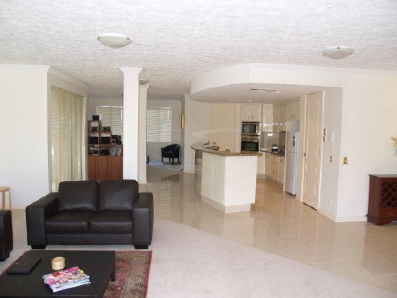 25 Rankin Parade, Main Beach QLD 4217