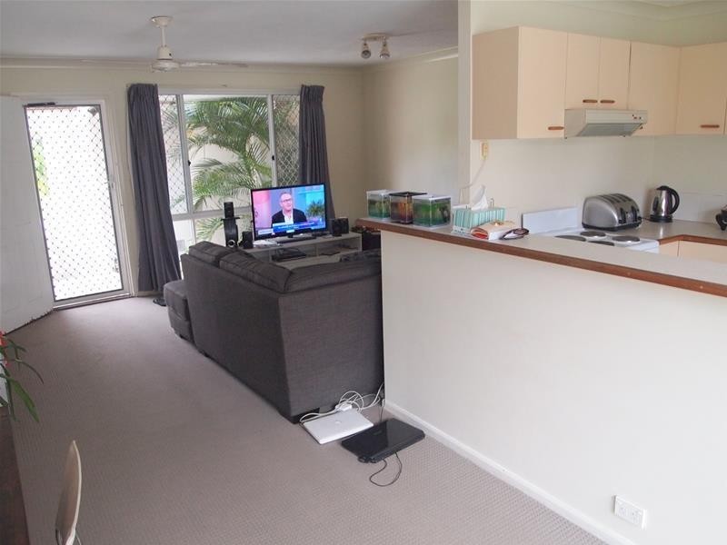 2 St Kevins Avenue, Benowa QLD 4217