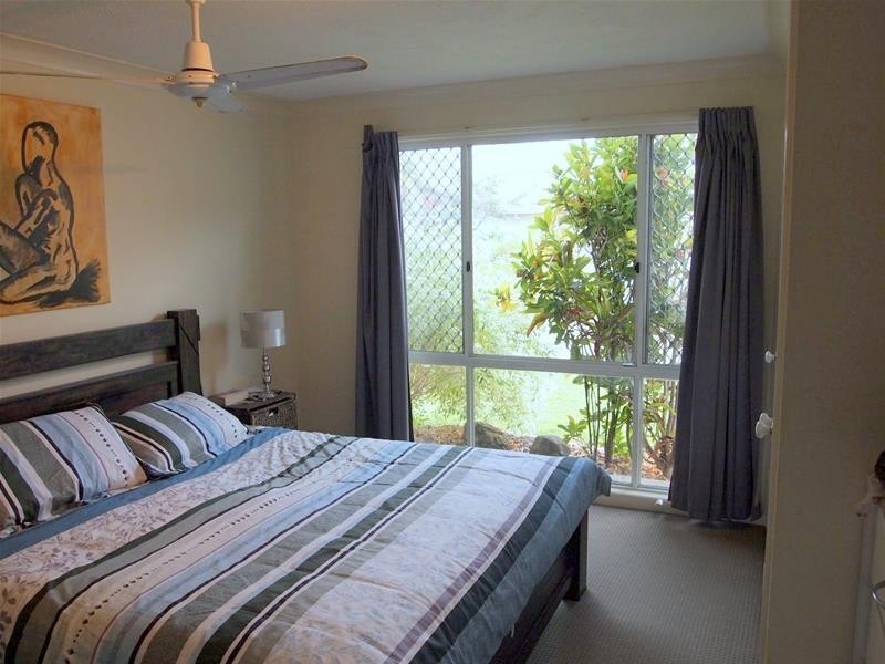 2 St Kevins Avenue, Benowa QLD 4217