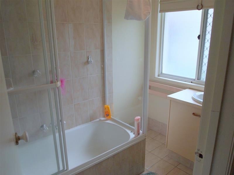 2 St Kevins Avenue, Benowa QLD 4217