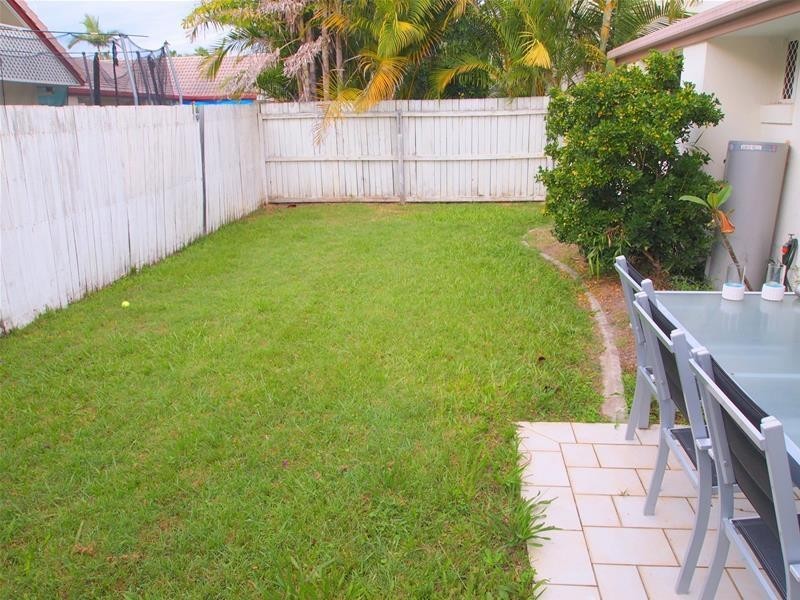 2 St Kevins Avenue, Benowa QLD 4217