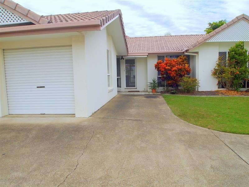 2 St Kevins Avenue, Benowa QLD 4217