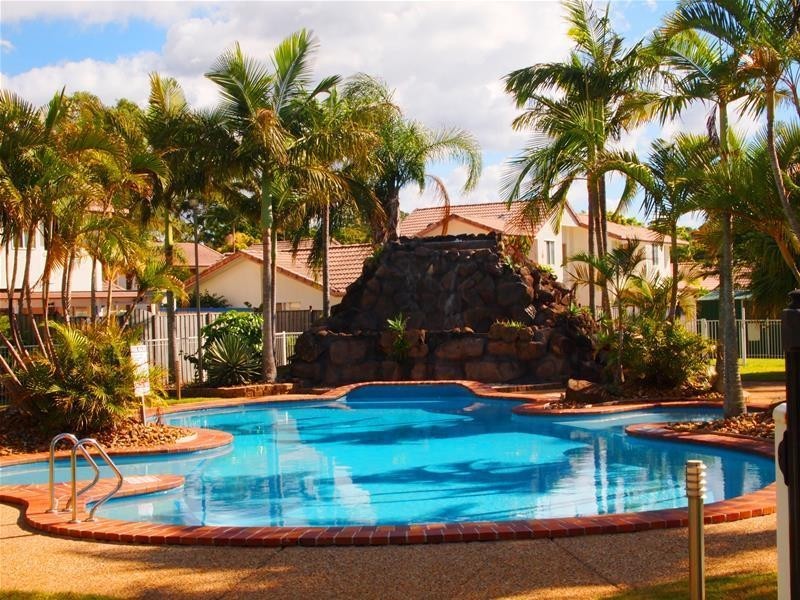 2 St Kevins Avenue, Benowa QLD 4217