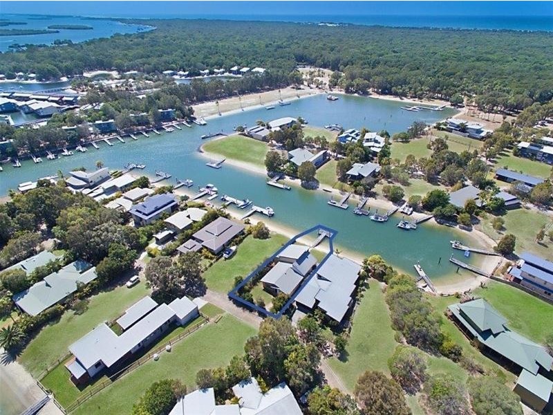 9 Doeblin Drive, South Stradbroke QLD 4216