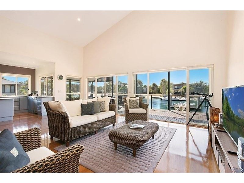 9 Doeblin Drive, South Stradbroke QLD 4216