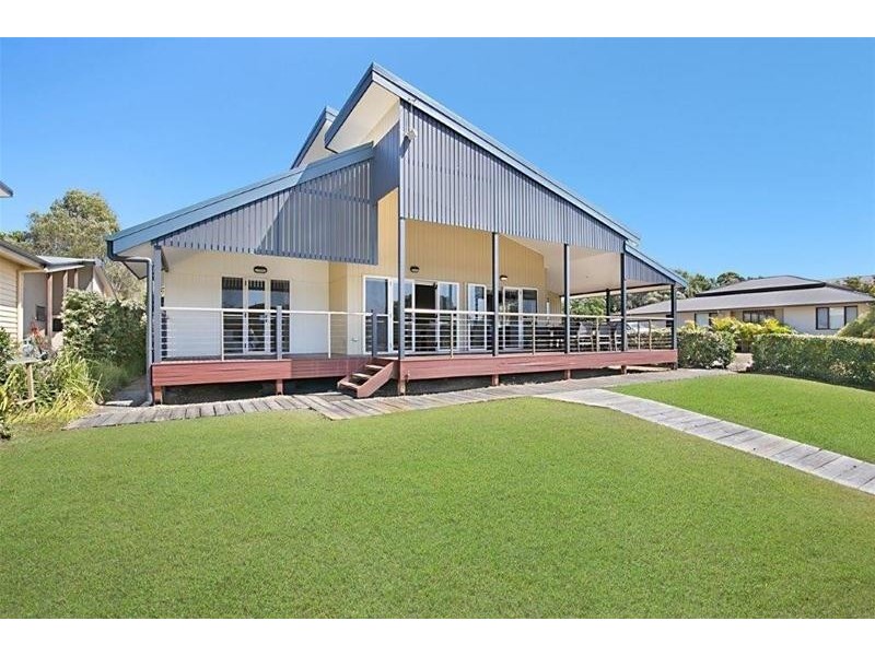 9 Doeblin Drive, South Stradbroke QLD 4216