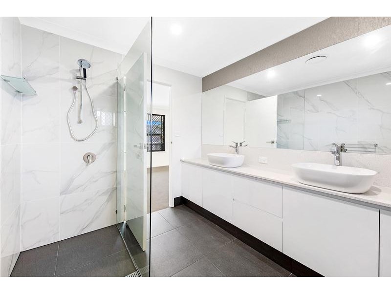 14 Lothian Avenue, Sorrento QLD 4217