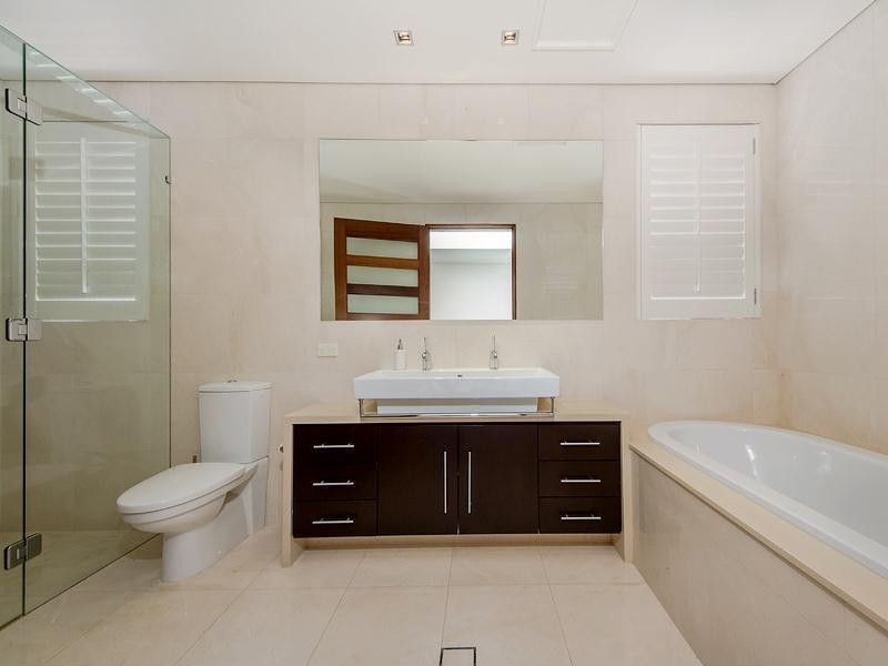 66a Sunrise Boulevard, Surfers Paradise QLD 4217