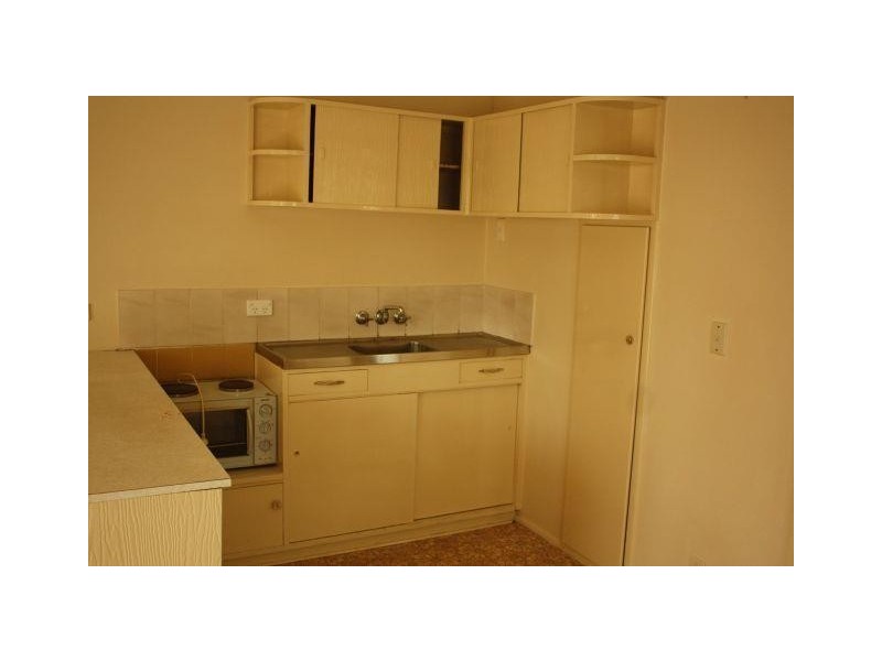 7 Leonard Avenue, Surfers Paradise QLD 4217