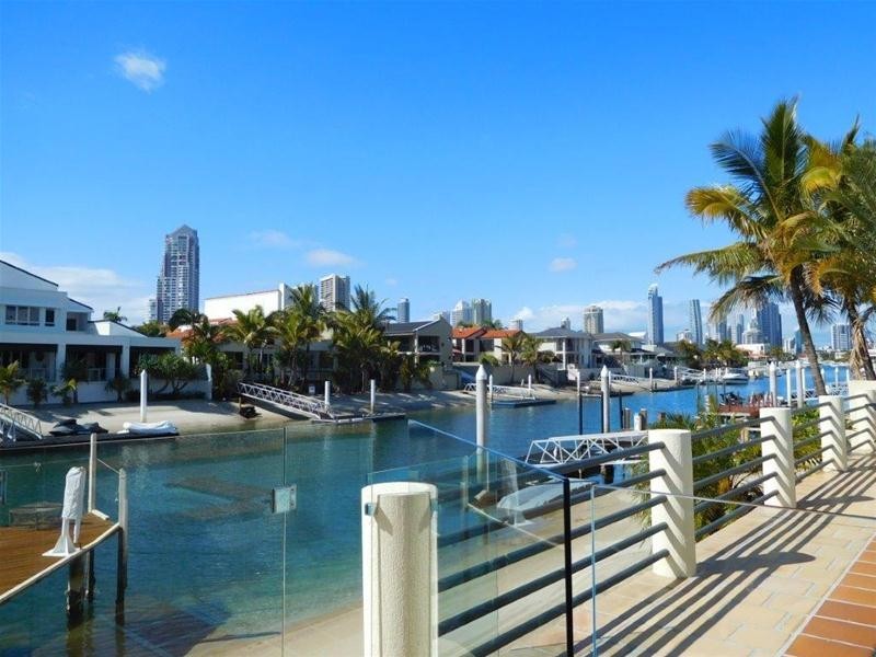 104 Commodore Drive, Paradise Waters QLD 4217