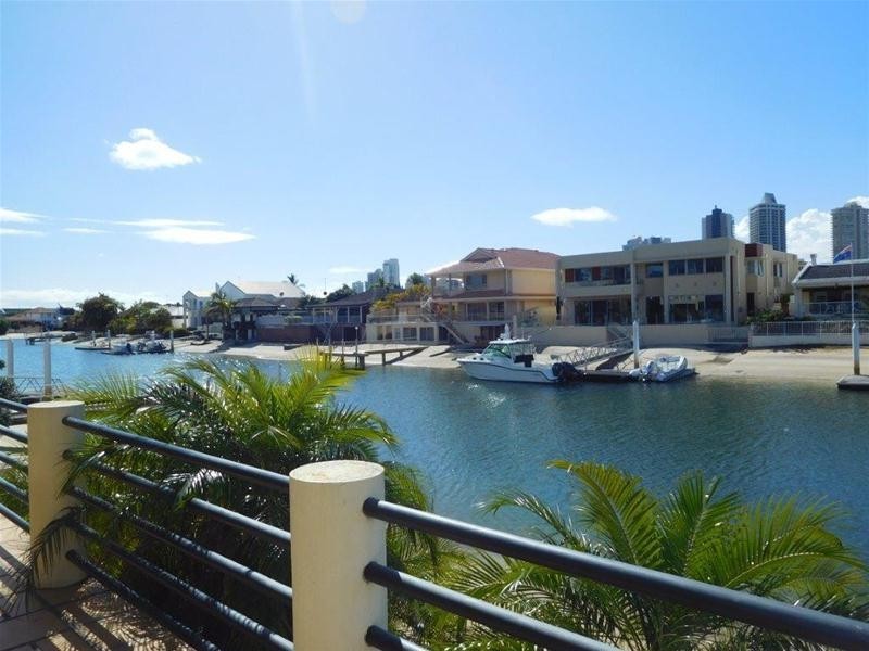 104 Commodore Drive, Paradise Waters QLD 4217