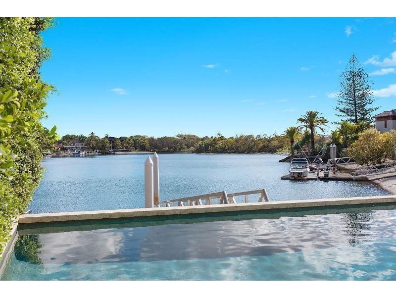 5 Valencia Avenue, Isle Of Capri QLD 4217