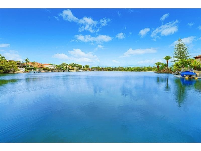 5 Valencia Avenue, Isle Of Capri QLD 4217