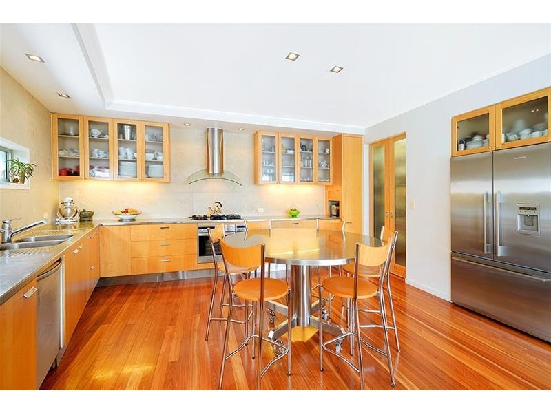 5 Valencia Avenue, Isle Of Capri QLD 4217