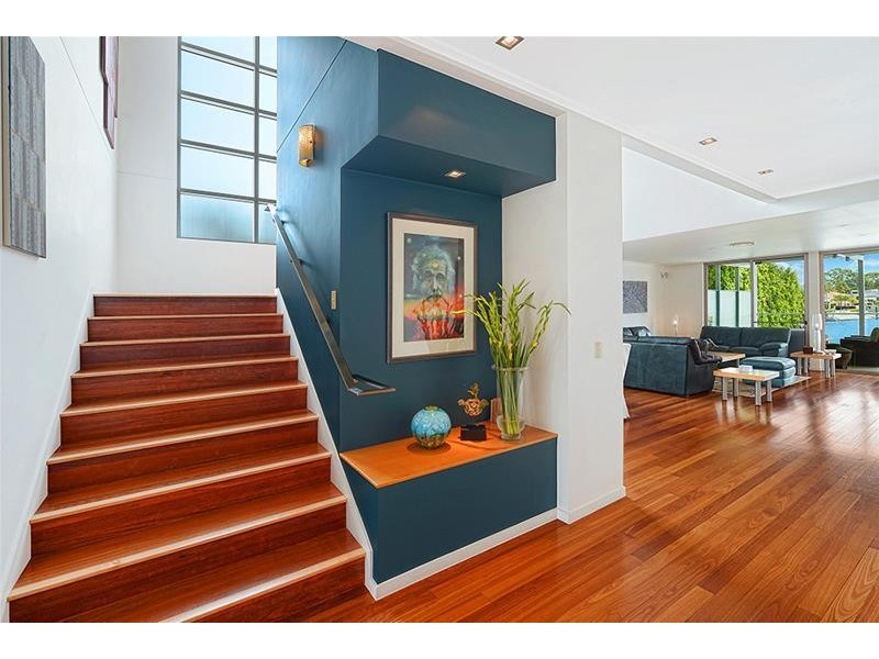 5 Valencia Avenue, Isle Of Capri QLD 4217