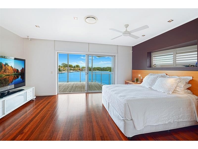 5 Valencia Avenue, Isle Of Capri QLD 4217