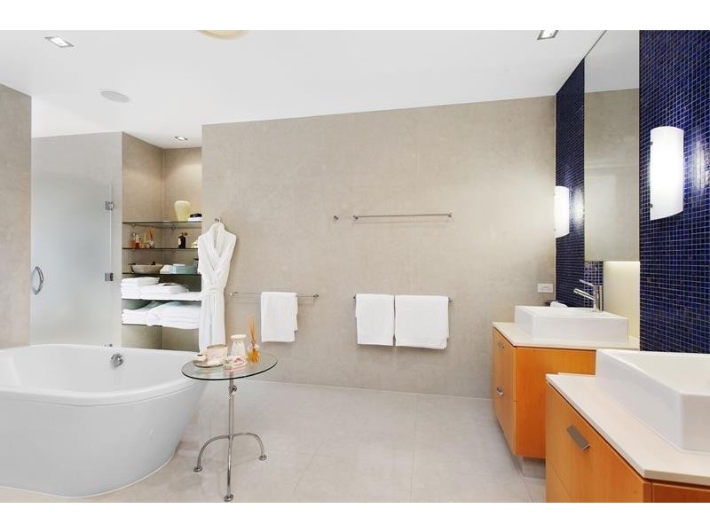 5 Valencia Avenue, Isle Of Capri QLD 4217