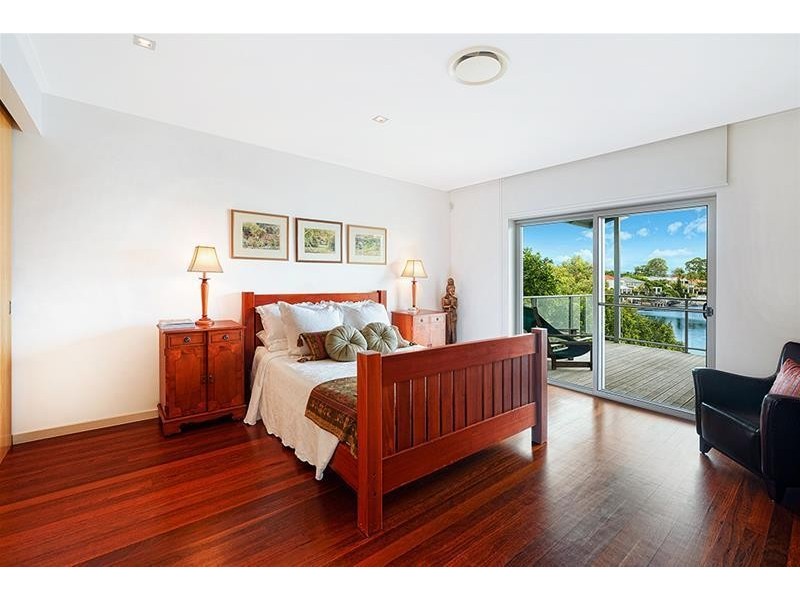 5 Valencia Avenue, Isle Of Capri QLD 4217