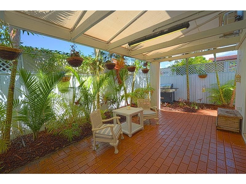 6 Crombie Avenue, Bundall QLD 4217