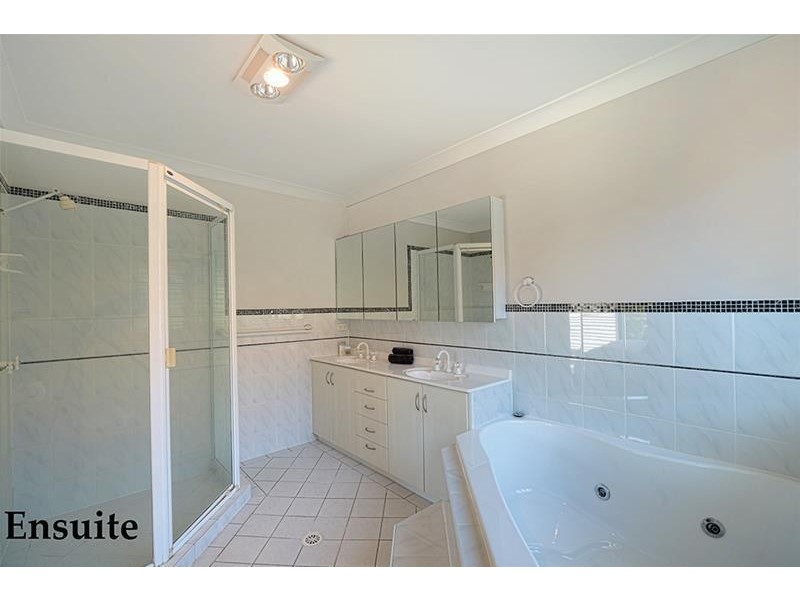 6 Crombie Avenue, Bundall QLD 4217