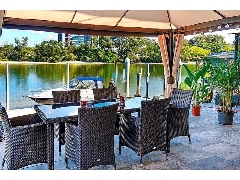 1/191 Stanhill Drive, Chevron Island QLD 4217