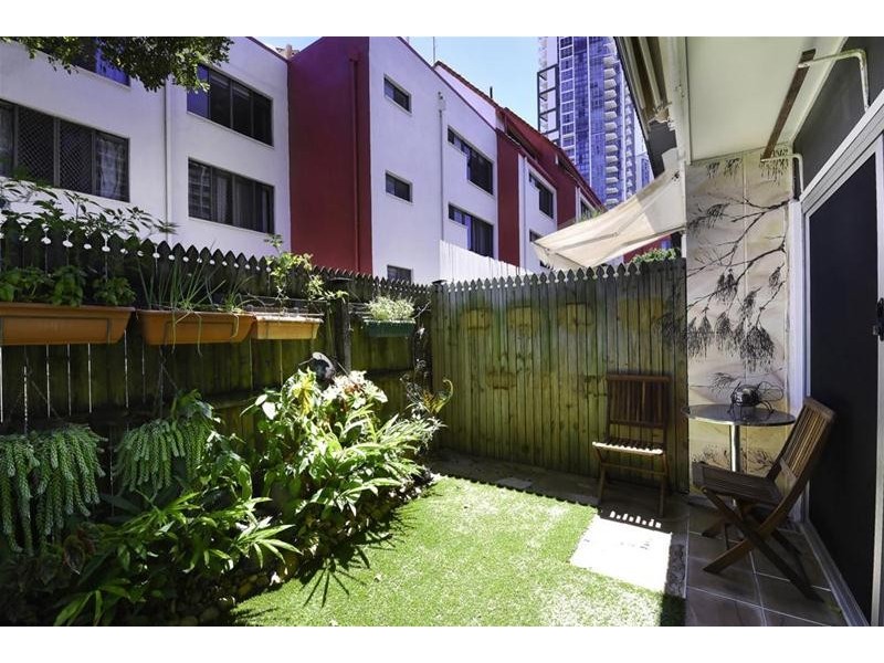 1/23 River Terrace, Surfers Paradise QLD 4217