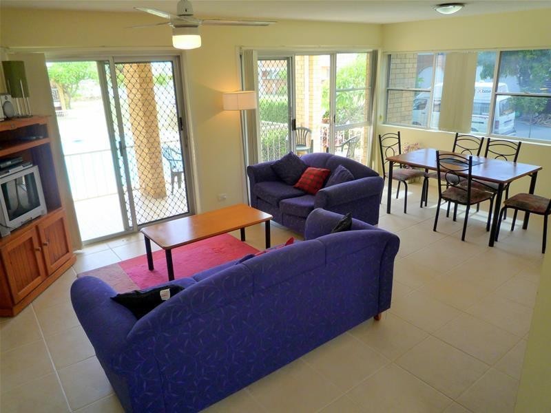 10 Sunrise Boulevard “Sunrise Chalet”, Surfers Paradise QLD 4217