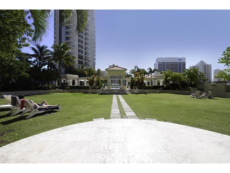 23  Ferny Avenue, Surfers Paradise QLD 4217