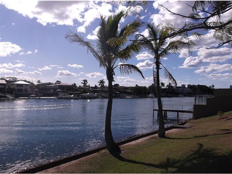 30 Anembo Street, Chevron Island QLD 4217