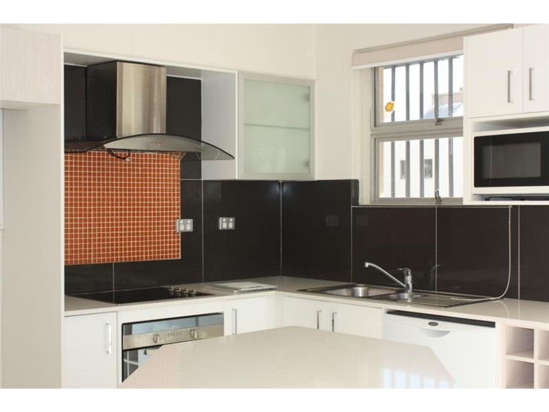 34 Hanlan Street, Surfers Paradise QLD 4217