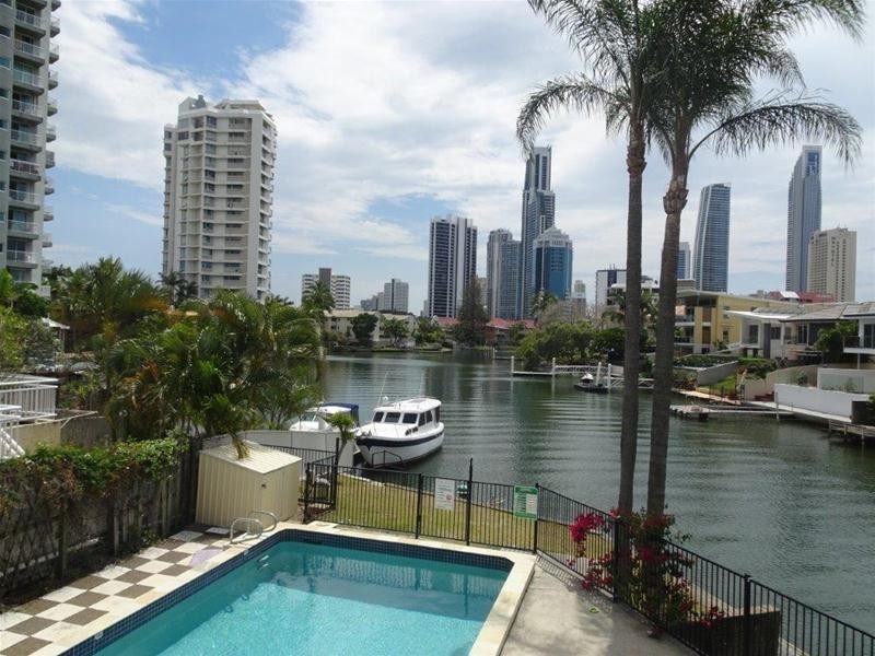 6/5 Holborow Close, Surfers Paradise QLD 4217
