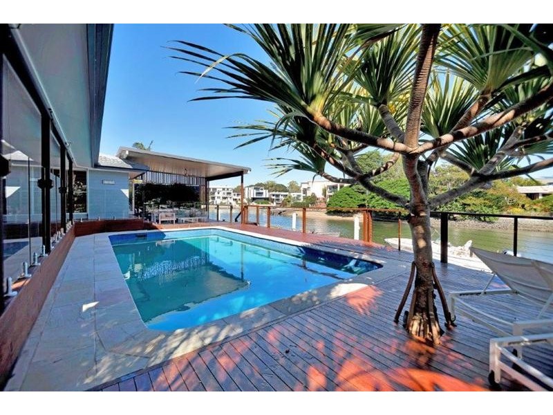 90 Gibraltar Drive, Isle Of Capri QLD 4217