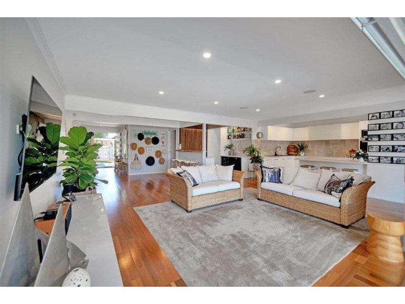 90 Gibraltar Drive, Isle Of Capri QLD 4217