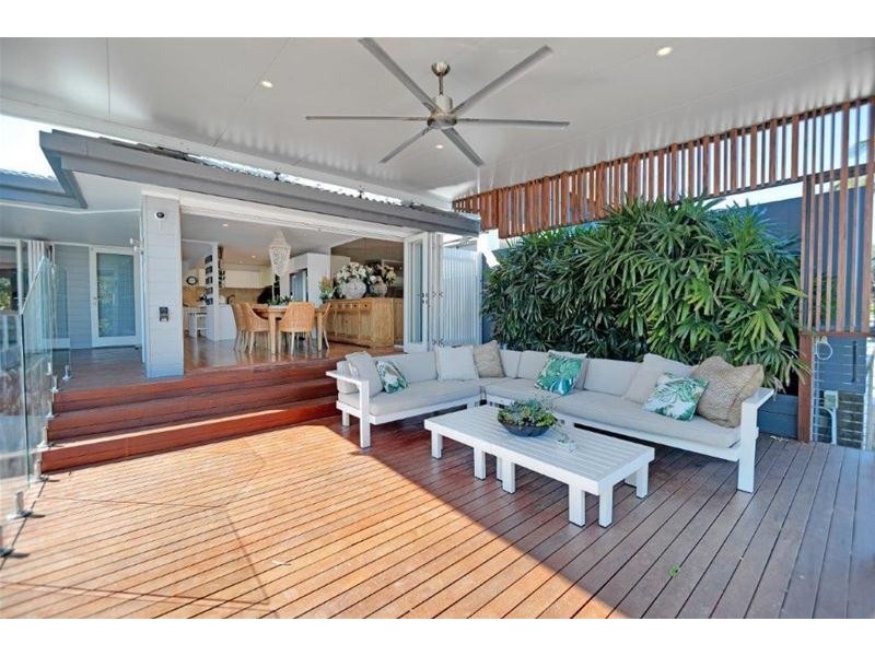 90 Gibraltar Drive, Isle Of Capri QLD 4217