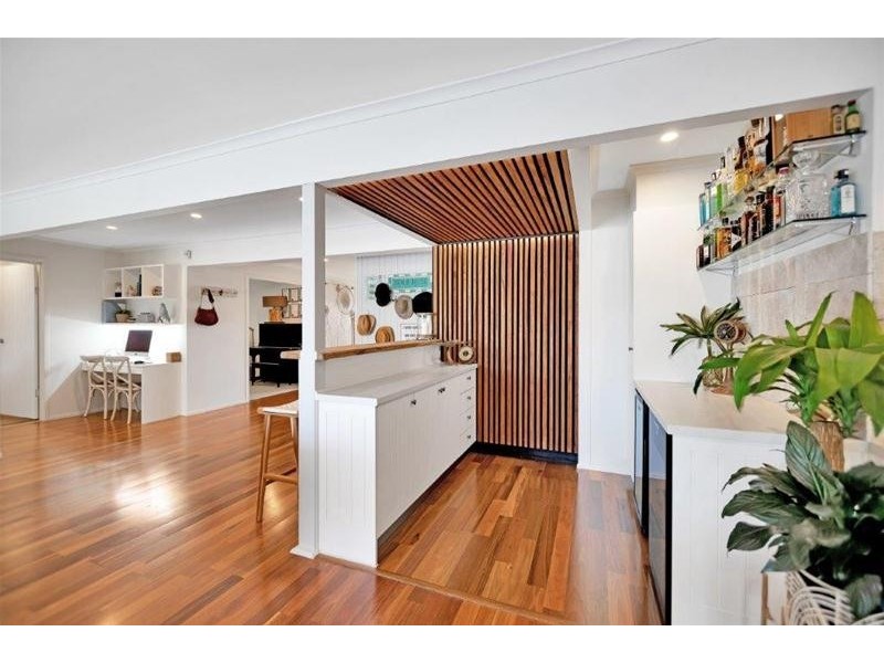 90 Gibraltar Drive, Isle Of Capri QLD 4217