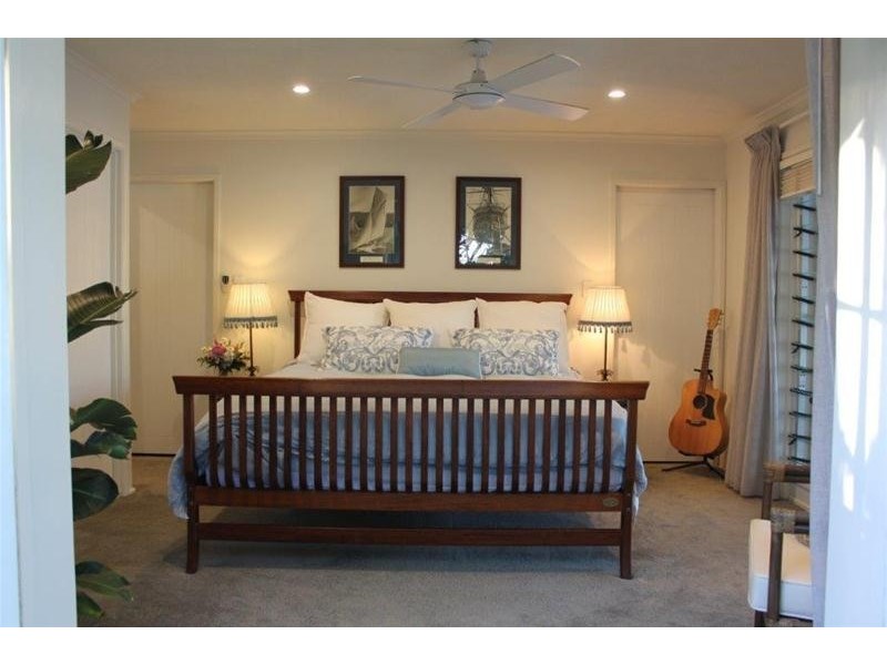 90 Gibraltar Drive, Isle Of Capri QLD 4217